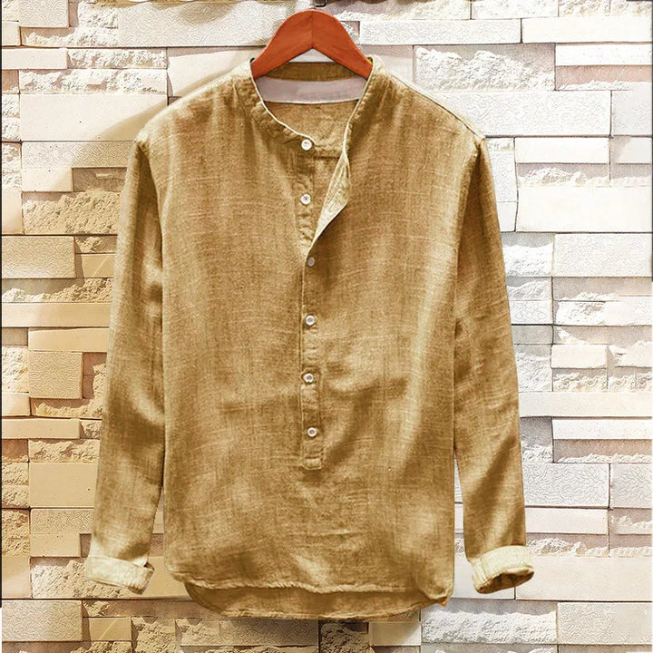 Comfortable men's Japanese style long-sleeve pullover. Elegant and stylish top, ideal for versatile casual fashion.