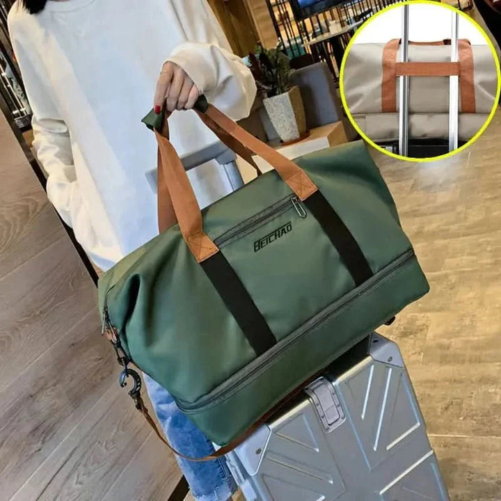 Unisex fitness & travel duffel bag, organized with shoe compartment. Ideal gym, weekend, carry-on luggage.