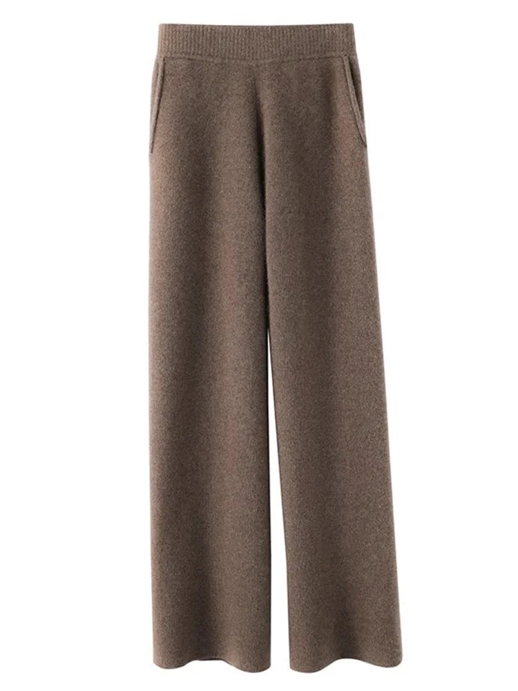 Trendy women's high-waist lounge pants with a relaxed fit. Essential for comfortable, everyday fashion.