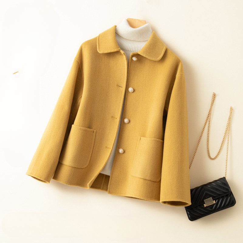 Casual chic women's cropped jacket with doll collar, versatile for transitional autumn and spring outerwear.