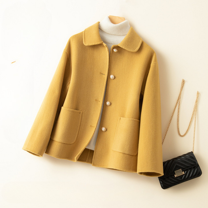 Casual chic women's cropped jacket with doll collar, versatile for transitional autumn and spring outerwear.