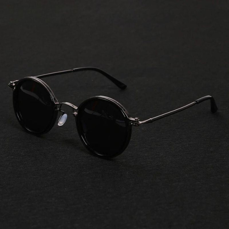 Chic unisex polarized UV400 fashion eyewear, an essential accessory for sun protection and style.