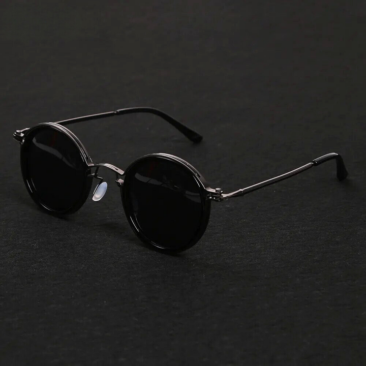 Trendy tortoise shell polarized sunglasses. Unisex anti-glare eyewear with full UV protection. Fashion accessory.