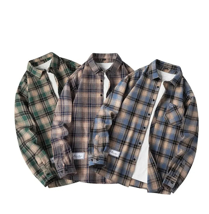 Effortless men's casual plaid flannel shirt, featuring a classic style for everyday comfort.