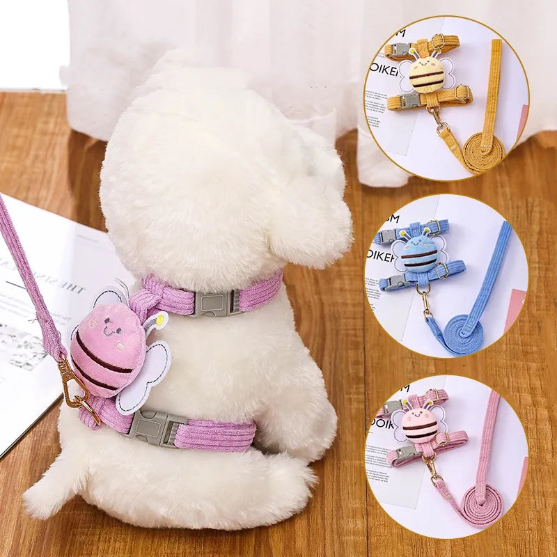 Close-up of bee motif on an adjustable dog harness, ideal for pet fashion and summer adventures.