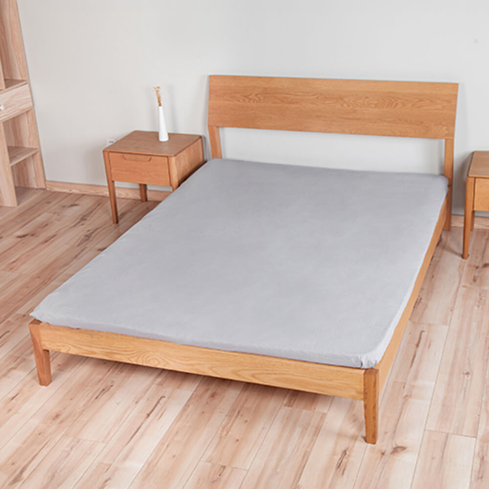 Elastic sheet fasteners designed for easy application and strong grip on bed linen
