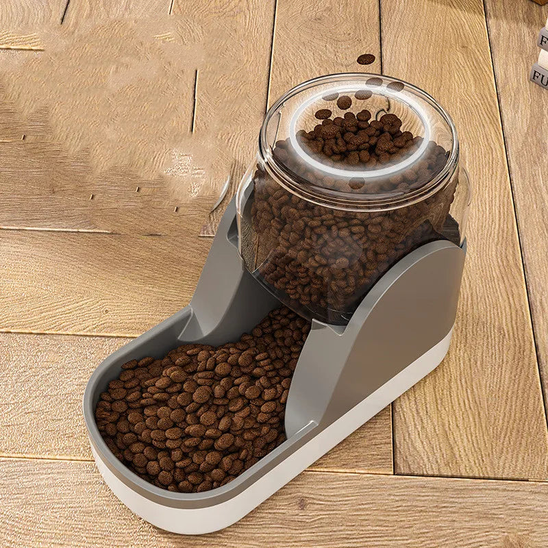 Automatic pet dispenser constructed from food-grade plastic, 3.8L capacity for dog and cat food, with a non-slip base.