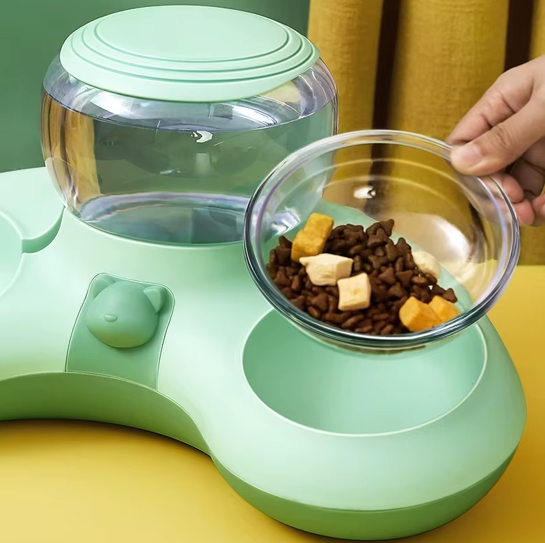 Durable pet feeder & waterer with non-slip base, ensuring stable meal times for cats and dogs.