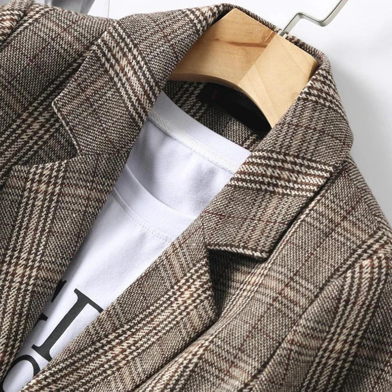 Sophisticated men's classic plaid blazer. Tailored jacket for elegant outerwear, suitable for business & smart casual.