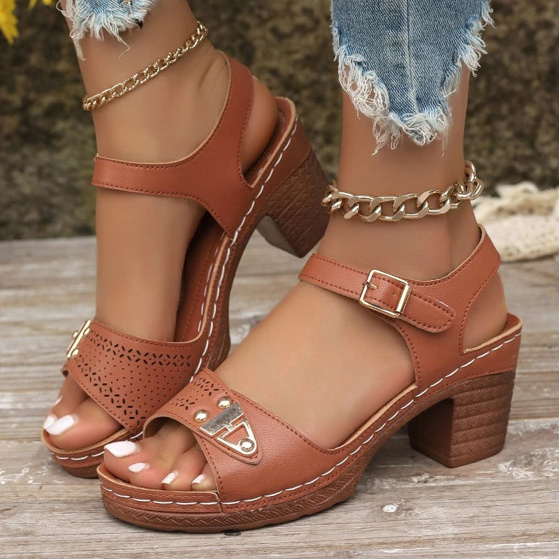 Comfortable women's block heel platform sandals with elegant cross-straps. Versatile summer footwear.