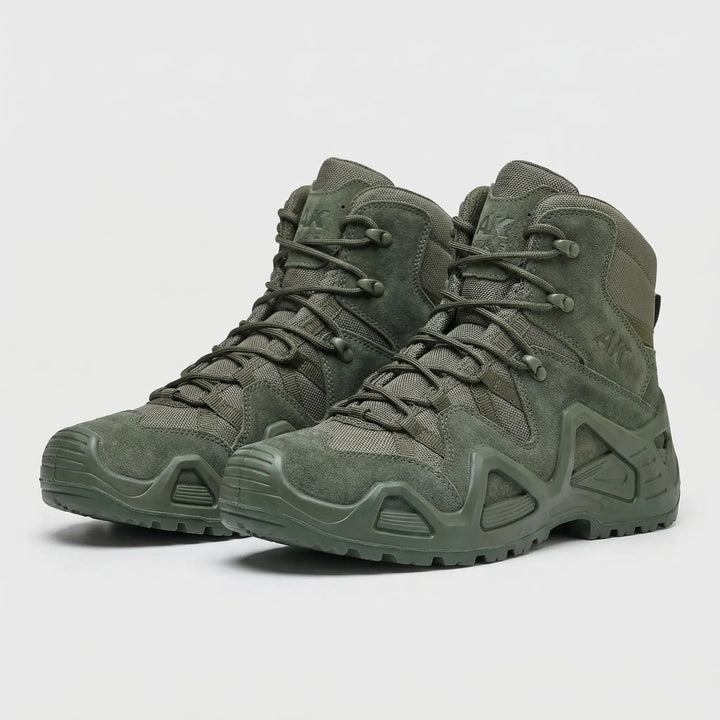 Versatile men's black tactical boots, all-terrain, ideal for hiking, work, and any outdoor adventure.