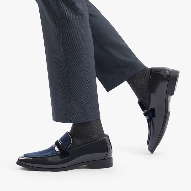 Elegant men's black slip-on shoes for formal wear, featuring a refined design suitable for any event.