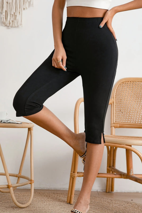 Slim-fit stretch black cropped pants for women, offering comfortable everyday wear and a sleek, versatile look.