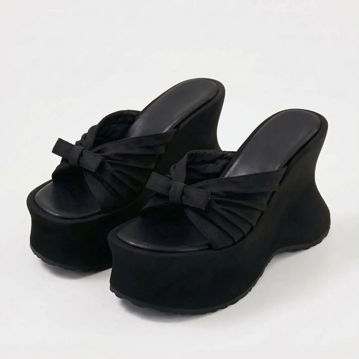 Glamorous women's animal print chunky platform sandals, perfect for summer parties & fashion.