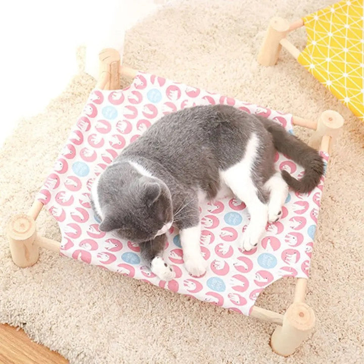Cooling cat bed, suspended, made of breathable mesh for optimal pet comfort