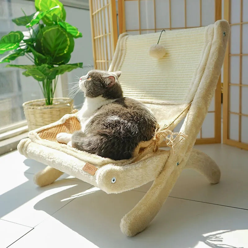 Cat scratcher and bed: Two-in-one cat deckchair, providing comfort and a scratching post for pets