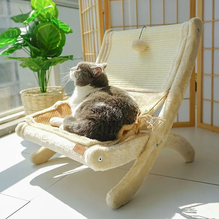 Cat scratcher and bed: Two-in-one cat deckchair, providing comfort and a scratching post for pets