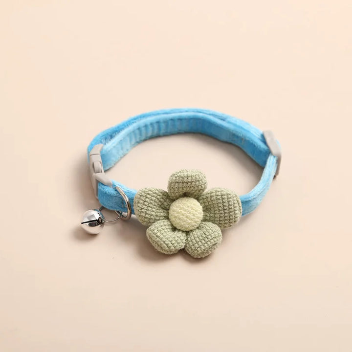 Comfortable floral cat collar with a quick-release buckle, ideal for everyday wear