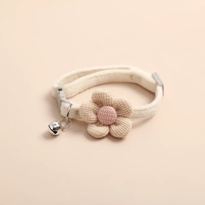 Durable cat floral pattern collar, adjustable and lightweight for pet comfort