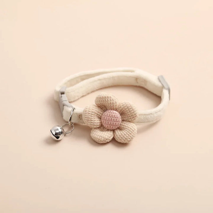 Durable cat floral pattern collar, adjustable and lightweight for pet comfort