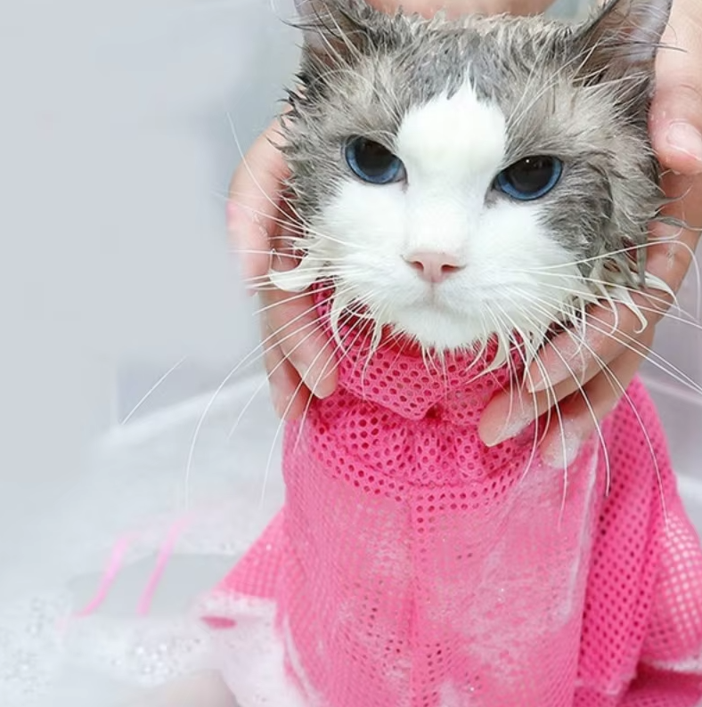 High-quality mesh cat grooming bag, designed for secure bathing and easy nail care, cat care