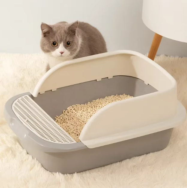 Cat litter tray with high rim, side view, showing smooth, easy-to-clean internal surface