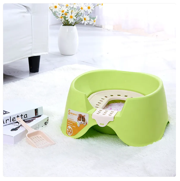 Cat litter tray with high sides, a textured base, and an easy-grip scoop for pet hygiene