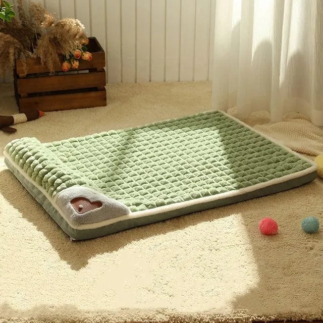 Comfortable faux fur dog bed, checkered pattern, for small and medium pets.