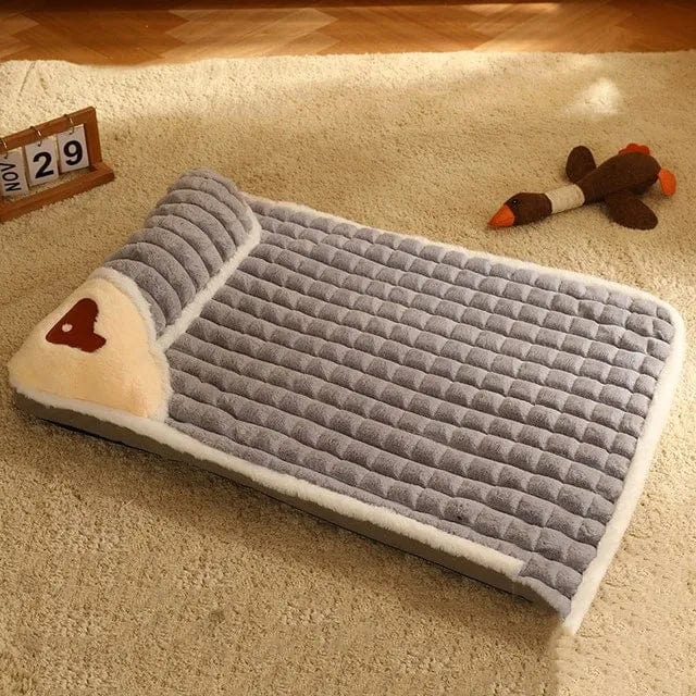 Dog bed for small pets, washable and cozy with faux fur.