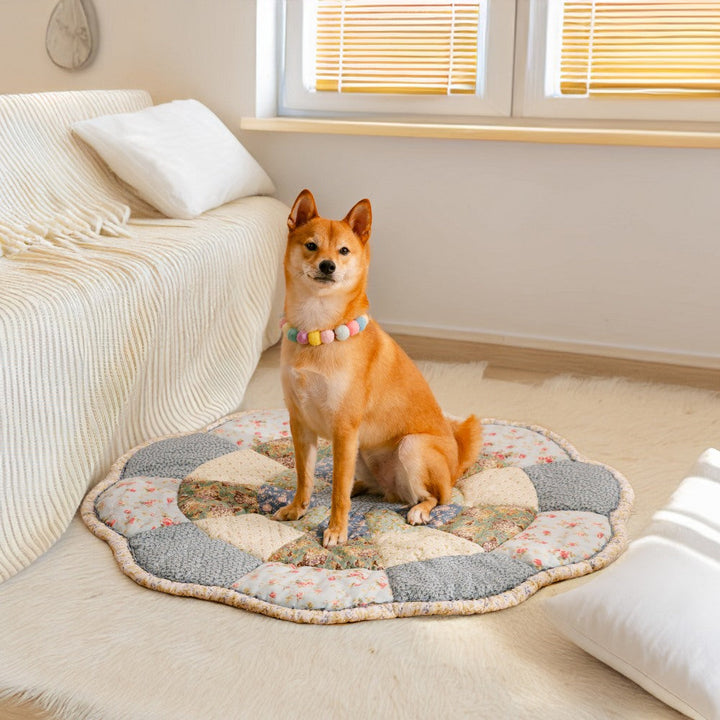 Chic floral pet sleeping mat for dogs & cats, comfortable & washable, ideal for stylish pet homes