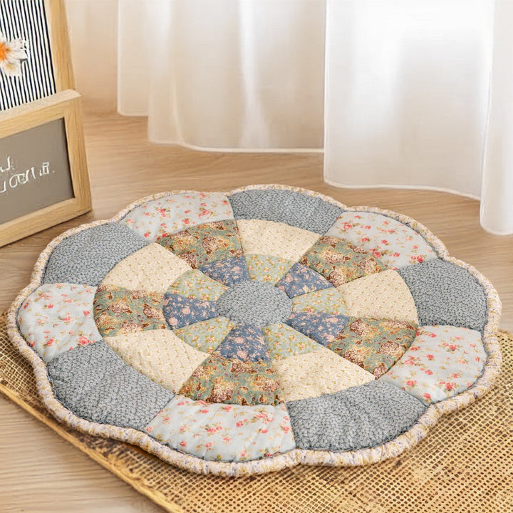 Washable pet sleeping mat featuring a beautiful floral design, providing comfort for dogs and cats