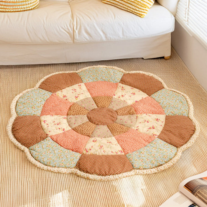Comfortable floral pet mat, perfect for dogs & cats, combining style with a cozy resting spot