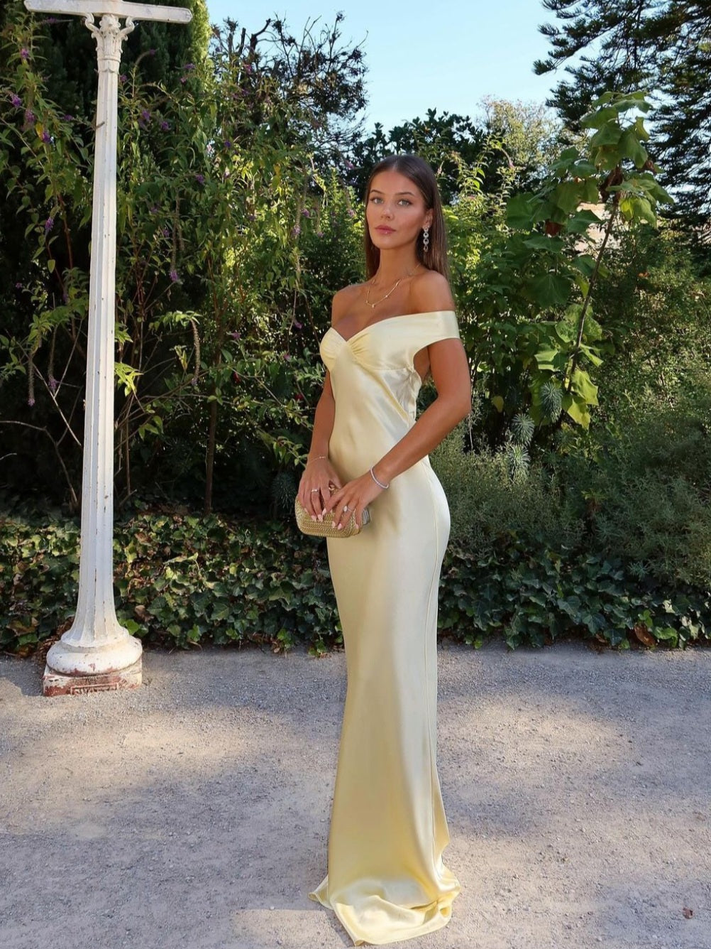 Chic gold off-shoulder maxi wedding guest dress with sweetheart neckline for elegant special occasions & garden parties.