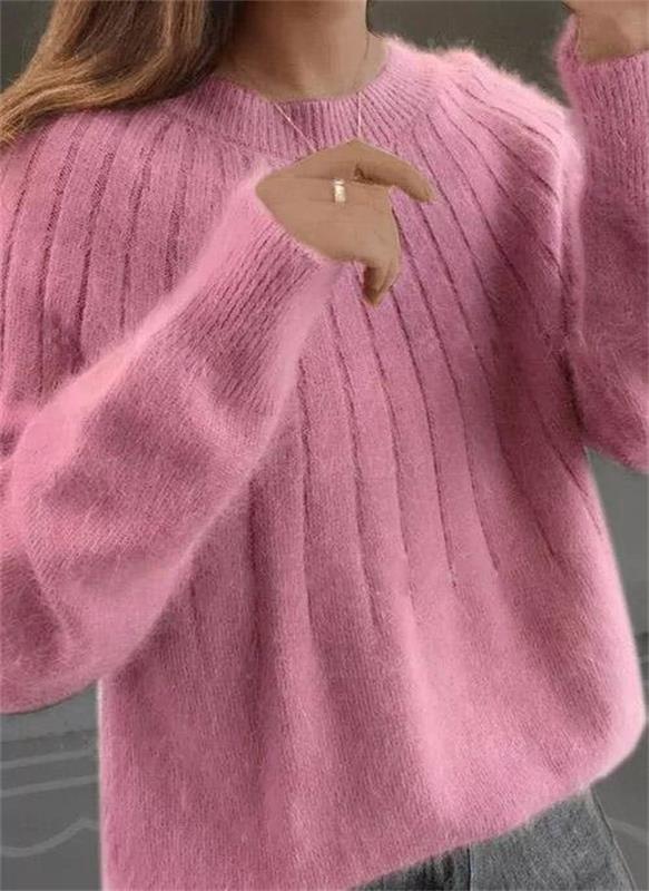 Stylish women's cozy knit sweater. This textured pullover offers chic comfort for everyday fall & winter wear.