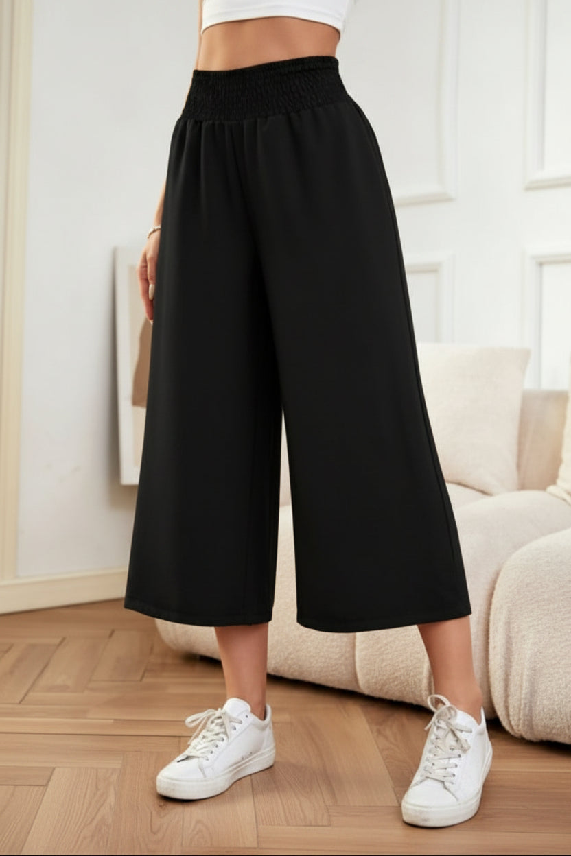 Versatile women's wide-leg cropped trousers, perfect for summer. Stylish & comfortable for casual or office.