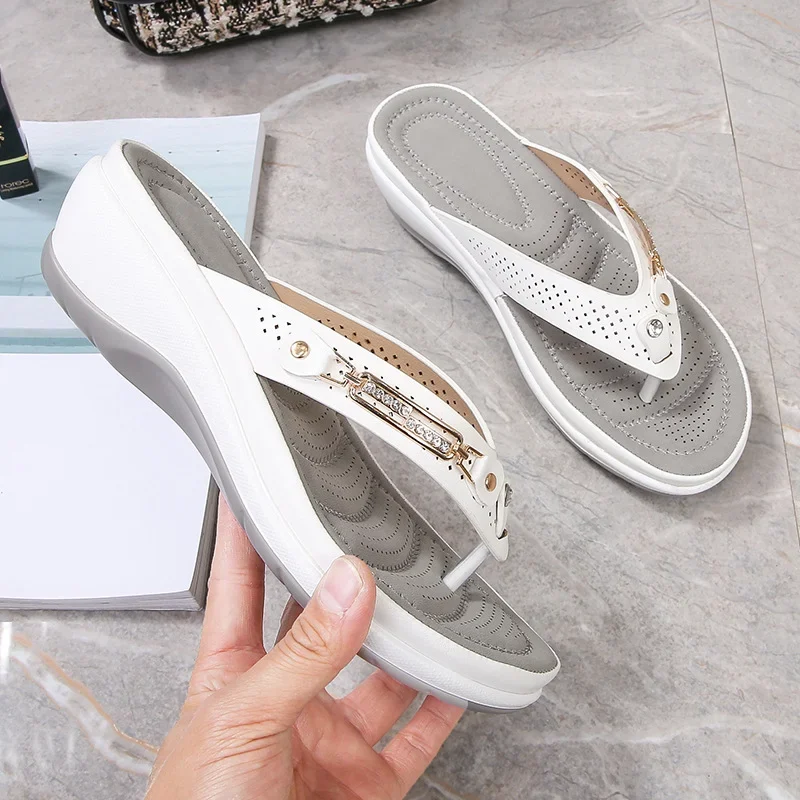 Chic women's cushioned flip flop sandals with decorative strap for comfortable everyday wear. Perfect for summer.