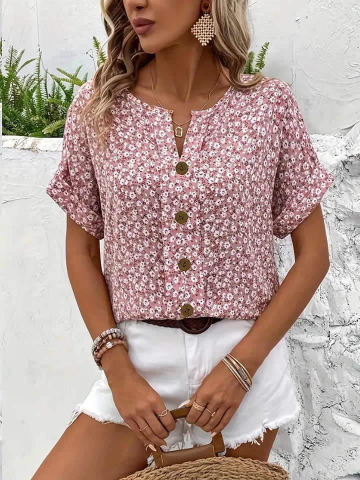 Effortless women's floral blouse. Chic long-sleeve top, ideal for spring/summer casual & elegant looks. Button-up style.