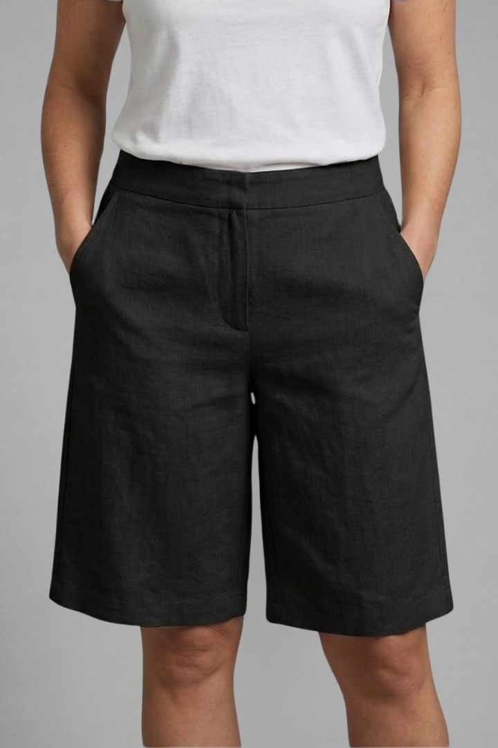Comfortable women's high-waisted shorts for summer. Effortless style for everyday, perfect for spring/summer fashion.