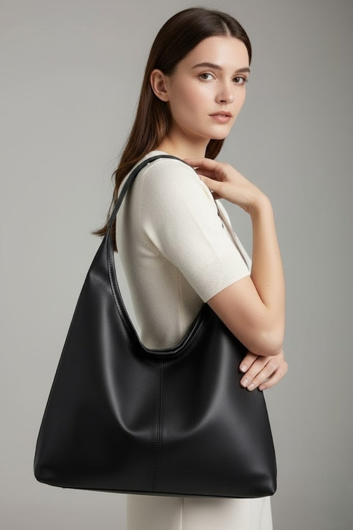 High-quality women's everyday bag, a versatile shoulder carryall. Ample space for all your daily essentials.