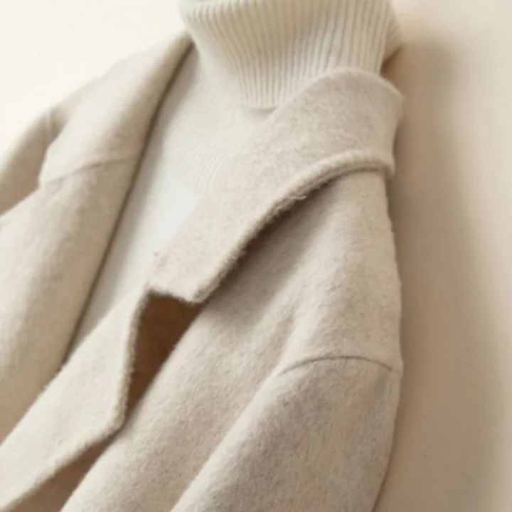 Sophisticated women's tailored blazer for business casual or elegant events. Chic & comfortable outerwear.