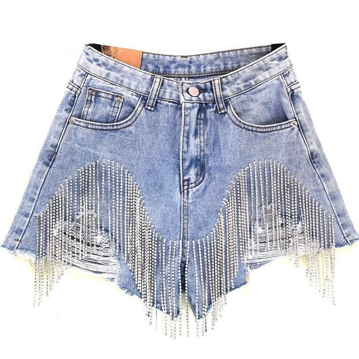 Chic women's tassel shorts for summer. Stylish and versatile fashion bottoms, perfect for casual wear or vacation.