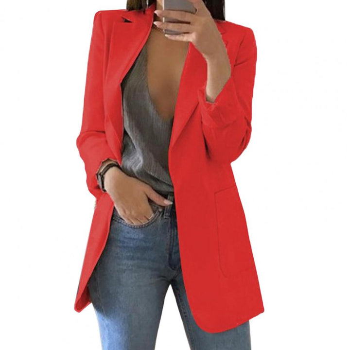 Elegant women's blazer with functional pockets, suitable for chic office or casual womenswear.