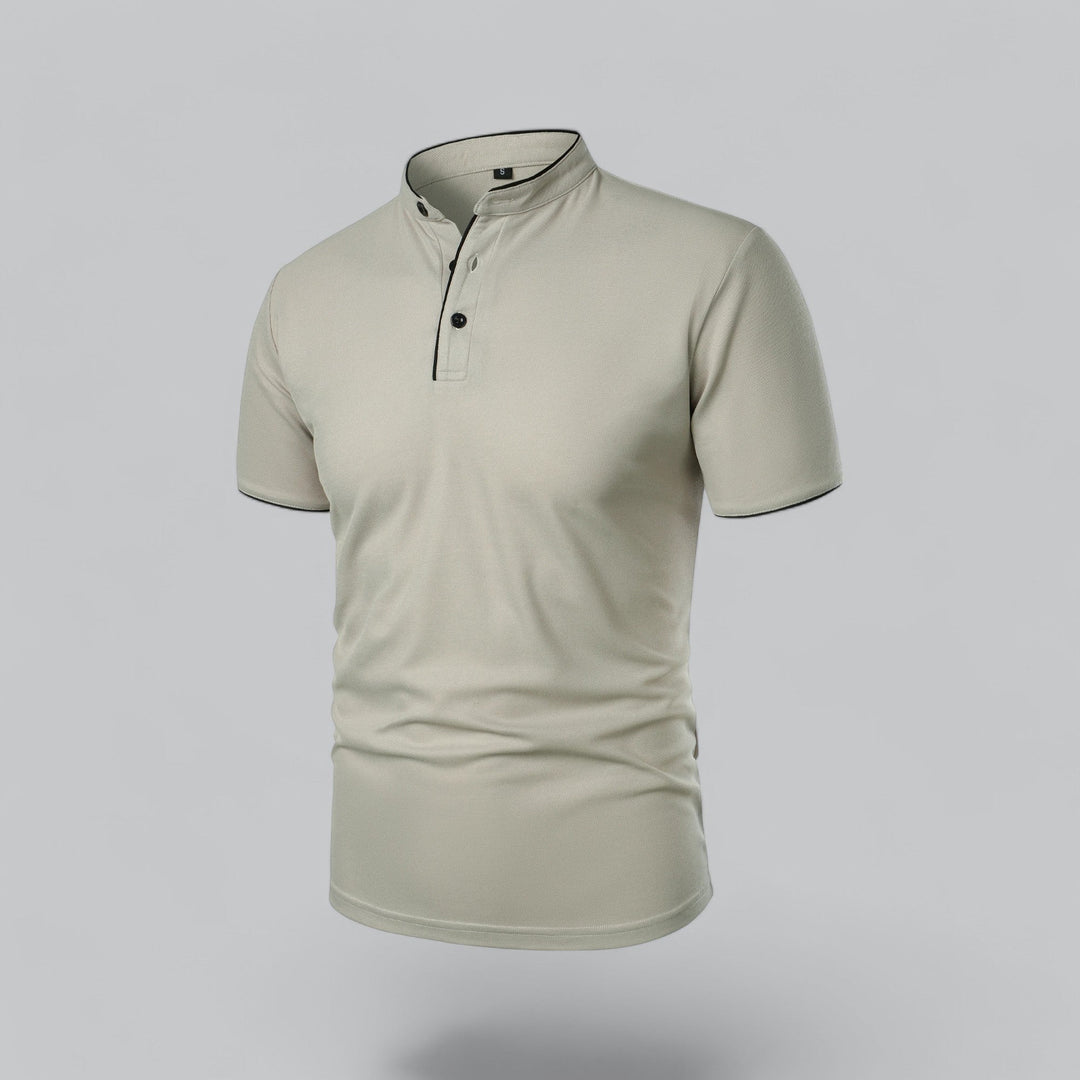 Classic short sleeve men's polo shirt, button collar, for a clean and simple look.