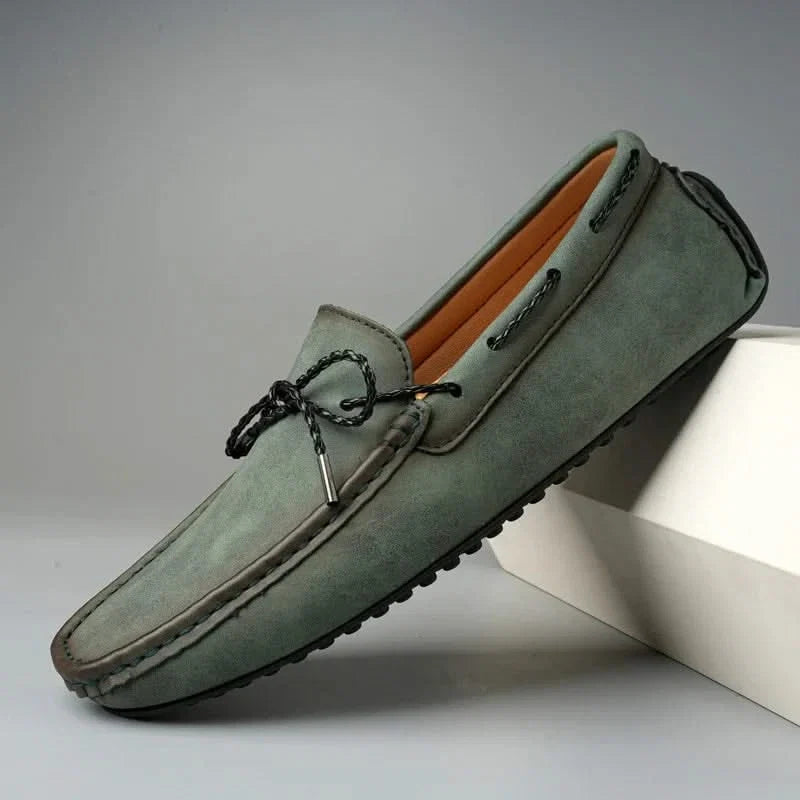 Classic men's slip-on loafers, versatile for casual or formal wear. Comfortable leather footwear, perfect everyday shoes.