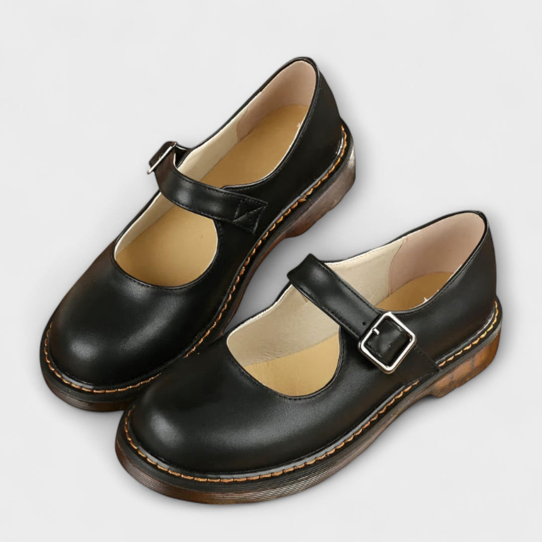 Vintage-style women's Mary Jane flats, brown, with a round toe and elegant buckle. Versatile comfort shoe.