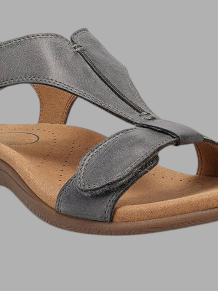 Comfortable women's flat sandals, ideal for everyday casual wear & summer walking.