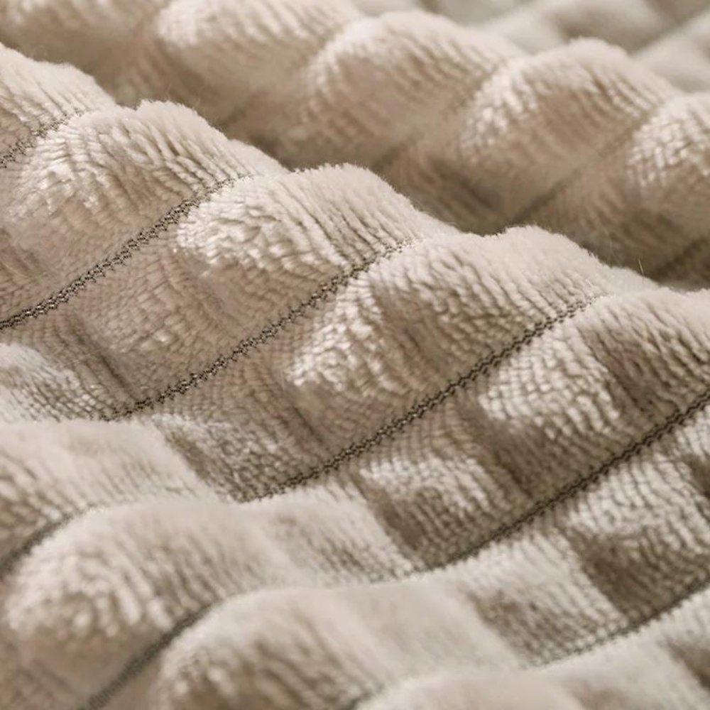 Versatile pet bed, a comforting fleece dog cushion suitable for both dogs and cats. Washable for lasting freshness.