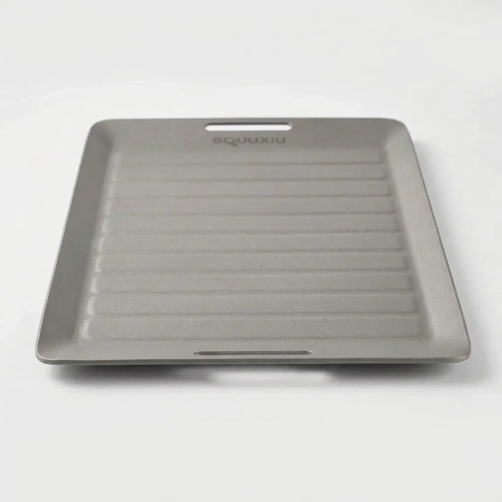 Portable grill plate & tongs set, ideal for solo camping, hiking, and outdoor cooking adventures.