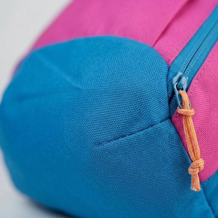 Casual gym bag & activewear daypack. This compact oxford cloth backpack is perfect for daily commutes and workouts.