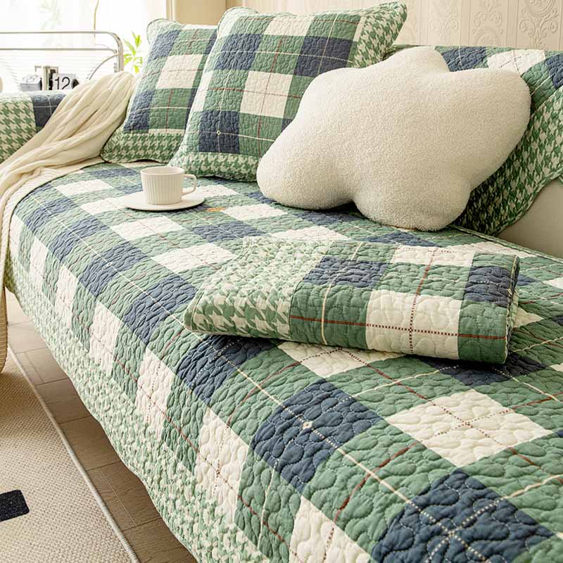 Cotton plaid anti-scratch couch cover, pet friendly sofa protector, non-slip furniture protection.